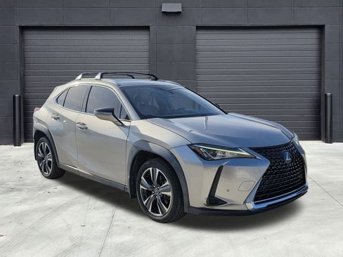 Used 2019 Lexus UX 200 image 3