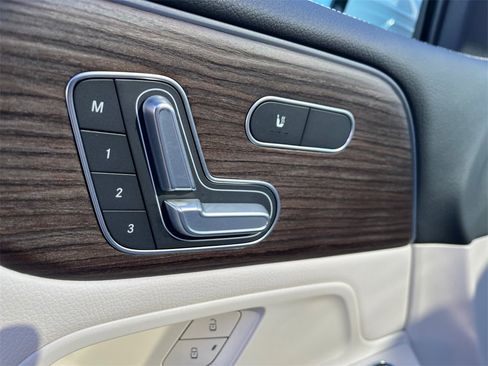 Certified 2025 Mercedes-Benz GLB 250 4MATIC image 22