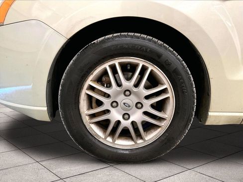 Used 2011 Ford Focus SE FWD image 8