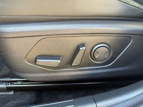 Used 2025 Hyundai Elantra Limited image 23