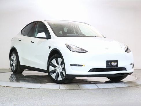 Used 2022 Tesla Model Y Long Range image 1
