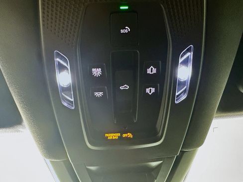 Used 2025 Porsche Cayenne E-Hybrid AWD/4WD image 32
