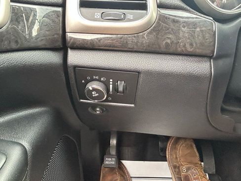 Used 2011 Jeep Grand Cherokee Laredo AWD/4WD image 24