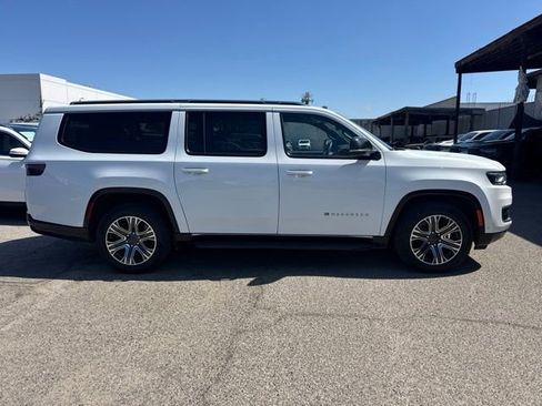 Used 2024 Jeep Wagoneer L Series II w/ Flexible Seating Group AWD/4WD image 4