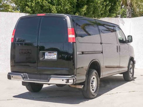 Used 2018 Chevrolet Express 2500 w/ Driver Convenience Package RWD image 7
