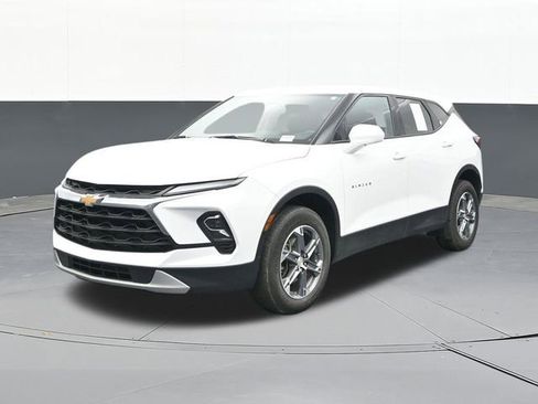 Used 2024 Chevrolet Blazer LT image 3