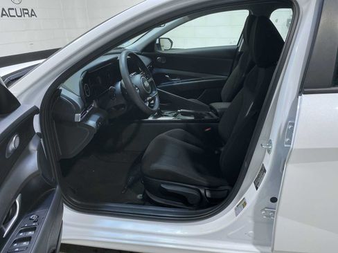 Used 2024 Hyundai Elantra SEL FWD image 2