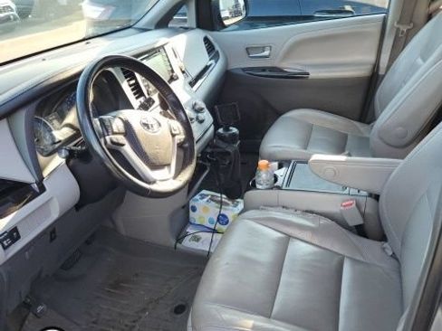 Used 2019 Toyota Sienna XLE FWD image 9