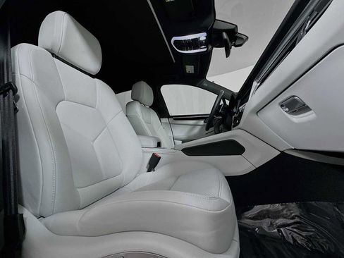 Certified 2025 Porsche Macan image 29