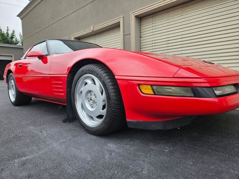 Used 1992 Chevrolet Corvette Coupe image 24