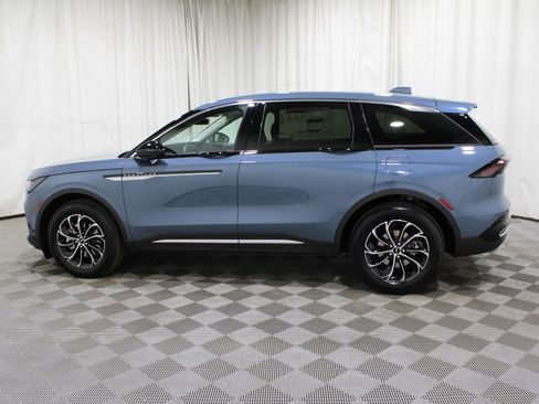 Used 2025 Lincoln Nautilus Premier AWD/4WD image 28