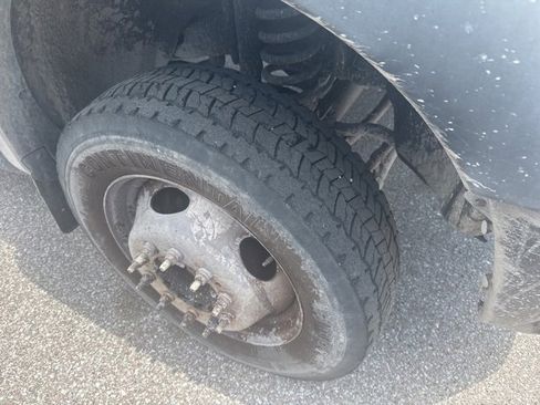 Used 2011 Ford F450 XL image 2