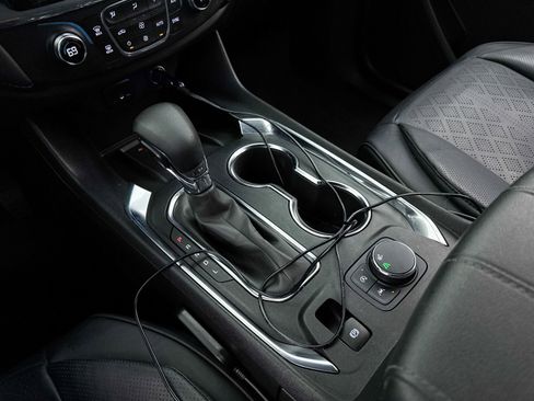 Used 2022 Chevrolet Traverse LT image 26