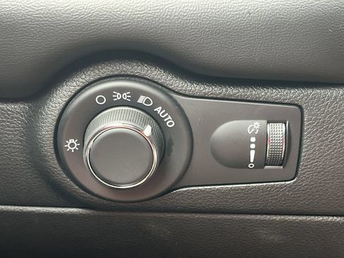 Used 2025 Dodge Durango GT RWD image 9