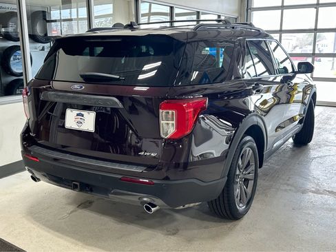Used 2022 Ford Explorer XLT w/ Equipment Group 202A image 8