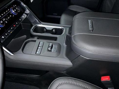 New 2026 GMC Sierra 2500 Denali w/ Denali Reserve Package AWD/4WD image 11