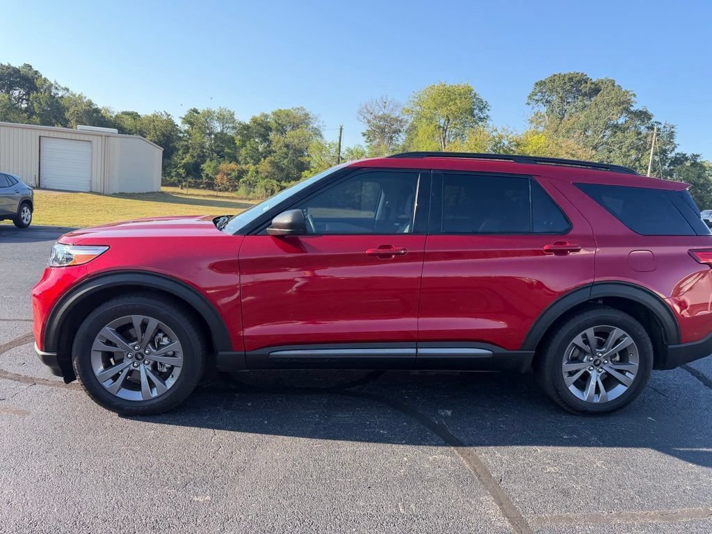 Used 2021 Ford Explorer XLT w/ Equipment Group 202A RWD image 39