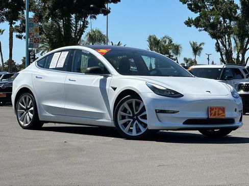 Used 2018 Tesla Model 3 Long Range RWD image 1
