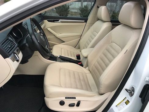Used 2017 Volkswagen Passat 1.8T SEL Premium image 6