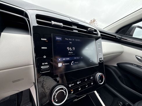 Used 2023 Hyundai Tucson SE image 19