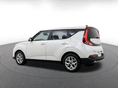 Used 2025 Kia Soul LX w/ LX Technology Package FWD image 7