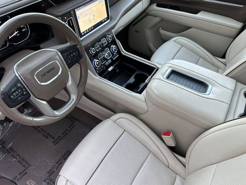 Used 2021 GMC Yukon XL Denali w/ Denali Premium Package image 10
