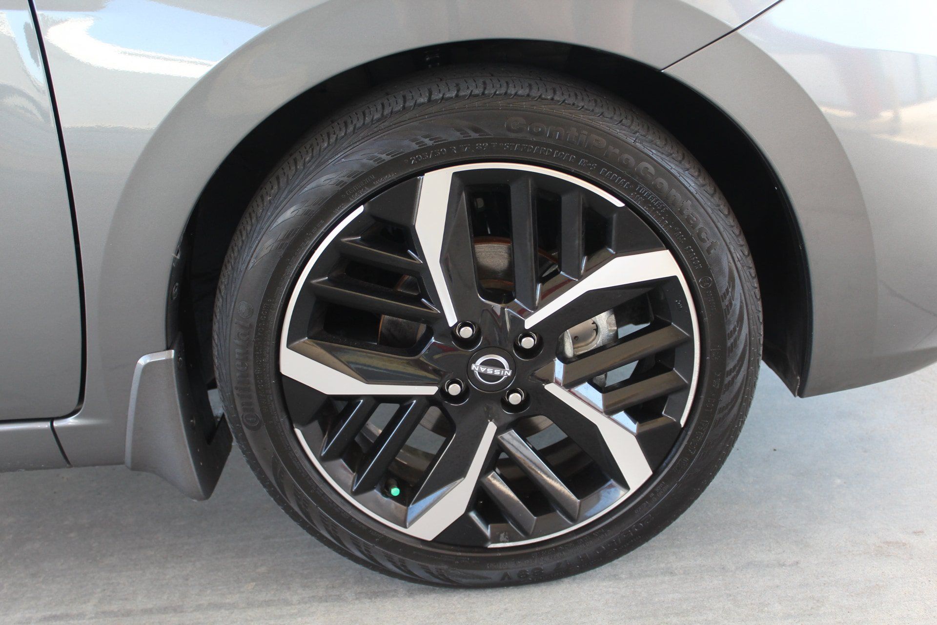 Used 2025 Nissan Versa SR w/ Trunk Package FWD image 42