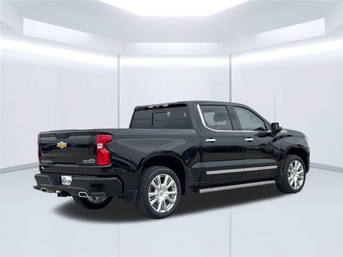 Used 2024 Chevrolet Silverado 1500 High Country w/ High Country Premium Package AWD/4WD image 8