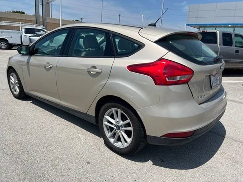Used 2017 Ford Focus SE FWD image 4