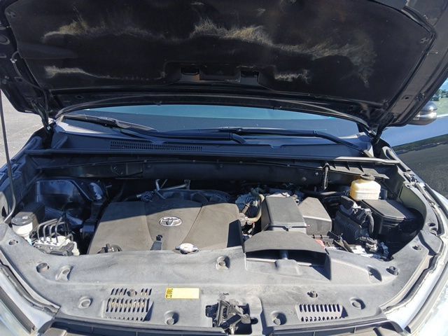 Used 2019 Toyota Highlander XLE AWD/4WD image 41