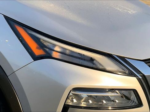 Used 2023 Nissan Rogue SV image 26