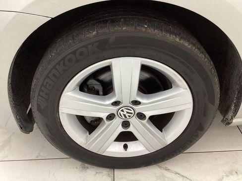 Used 2017 Volkswagen Golf Wolfsburg Edition image 47