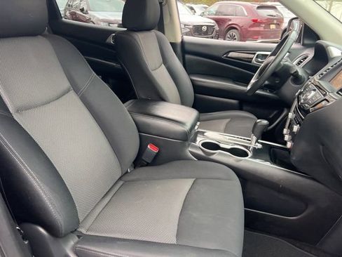 Used 2018 Nissan Pathfinder SV image 33