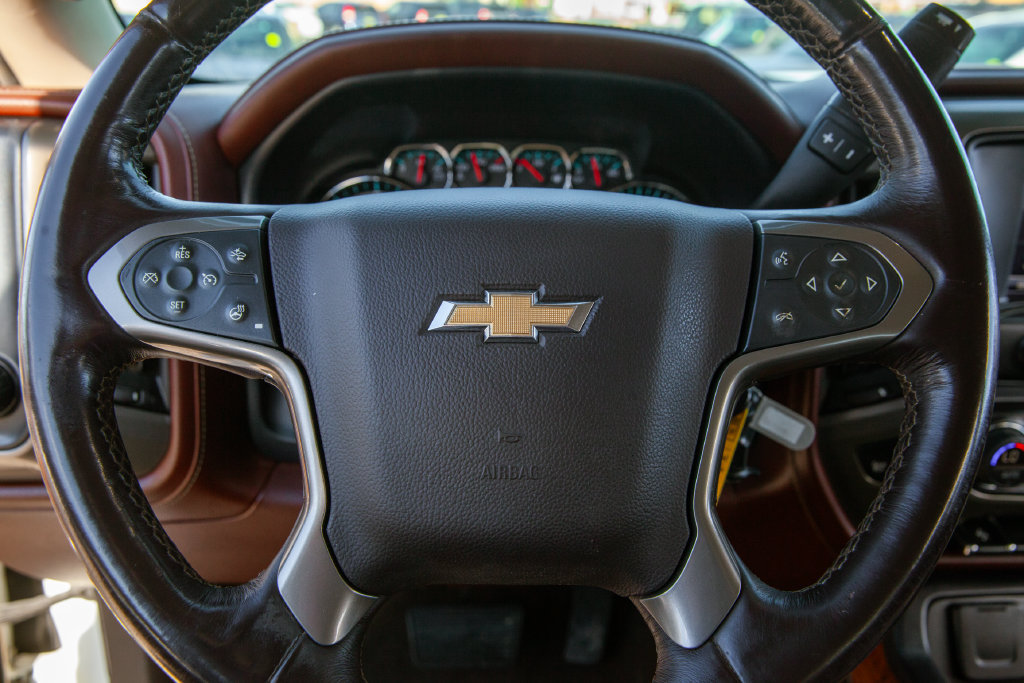 Used 2015 Chevrolet Silverado 2500 High Country w/ High Country Premium Package AWD/4WD image 16