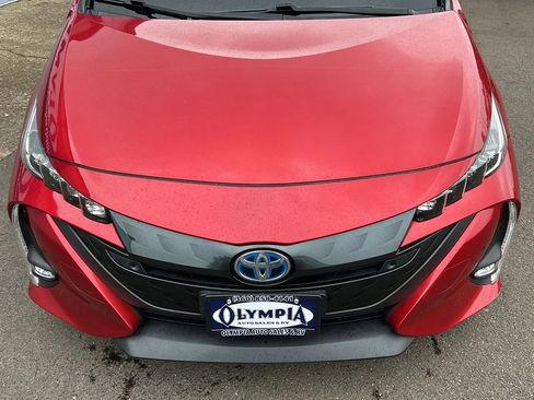 Used 2017 Toyota Prius Prime Advanced w/ Preferred Accessory Package image 2