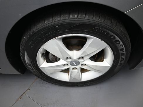 Used 2012 Hyundai Elantra GLS w/ Preferred Pkg 3 FWD image 13