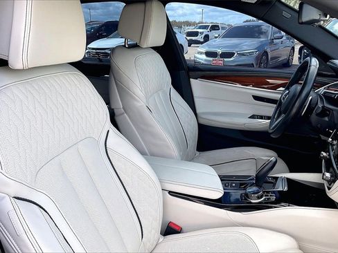 Used 2020 BMW M550i xDrive w/ Executive Package image 30