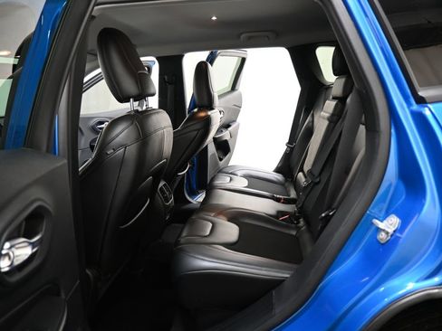 Used 2019 Jeep Cherokee Trailhawk w/ Comfort/Convenience Group AWD/4WD image 15