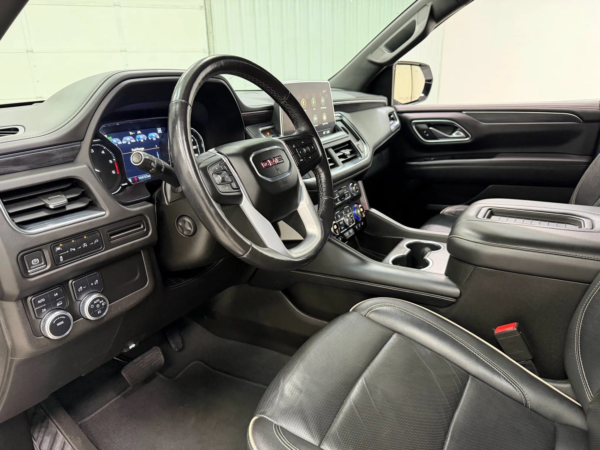 Used 2021 GMC Yukon SLT w/ Rear Media and Nav Package AWD/4WD image 12
