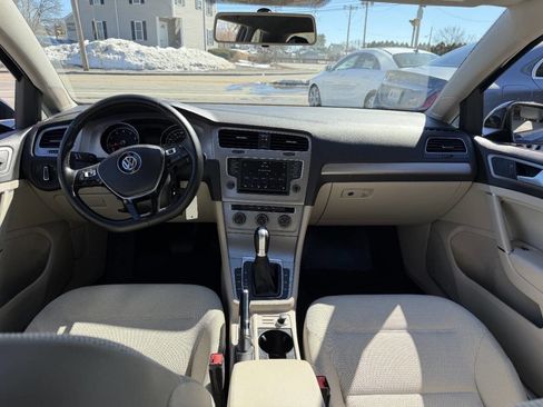Used 2016 Volkswagen Golf S image 23