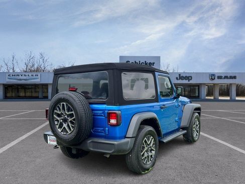 Used 2022 Jeep Wrangler Sport AWD/4WD image 3