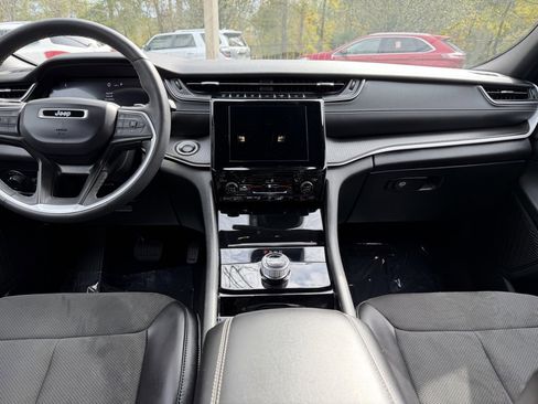 Used 2023 Jeep Grand Cherokee Altitude image 13