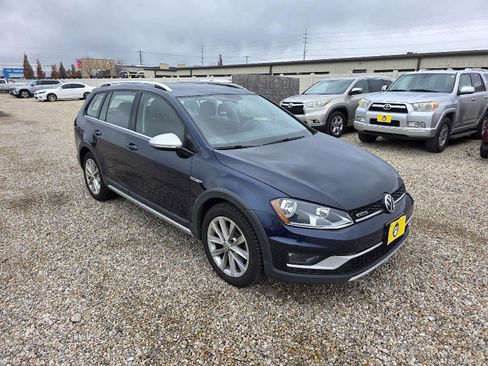 Used 2017 Volkswagen Golf Alltrack SE image 3
