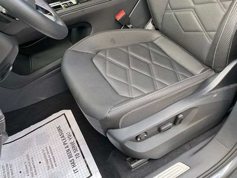 Used 2025 Volkswagen Atlas Cross Sport SE AWD/4WD image 24