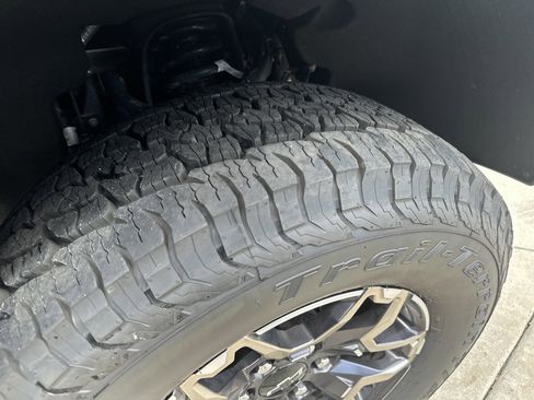 Used 2024 Chevrolet Colorado ZR2 w/ Technology Package AWD/4WD image 30