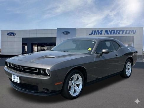 Used 2023 Dodge Challenger SXT RWD image 9