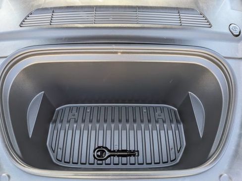 Used 2023 Tesla Model Y 2WD image 7