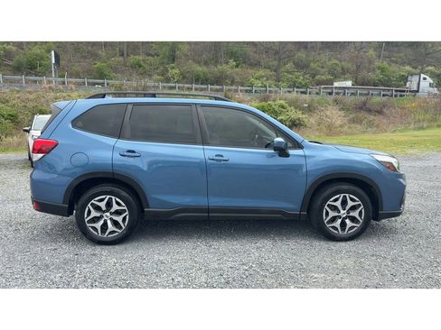 Used 2021 Subaru Forester Premium AWD/4WD image 9