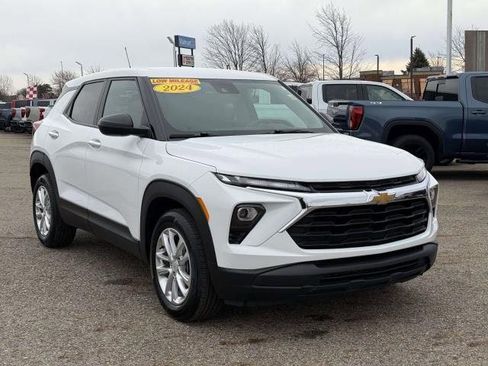 Used 2024 Chevrolet TrailBlazer LS w/ LS Convenience Package image 4