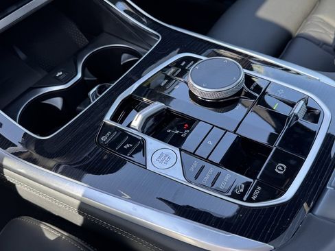 Used 2026 BMW X7 M60i w/ Climate Comfort Package image 12